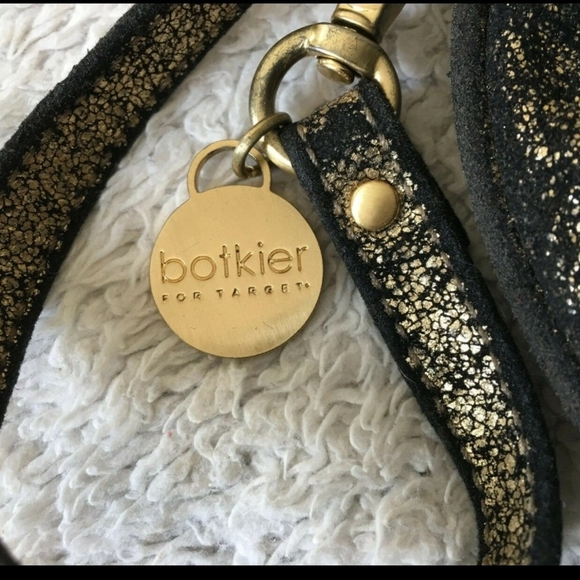 Glamorous Gold Crinkled Clutch with Metal Frame - Picture 3 of 12